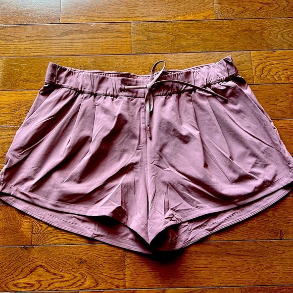 ❤️LULULEMON STROLL AT SUNDOWN SHORT 3”-SPICED CHAI-10❤️ - Picture 2 of 13